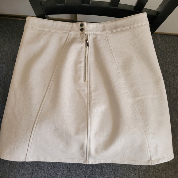 Faux Leather Mini Skirt - Picture 14 of 16